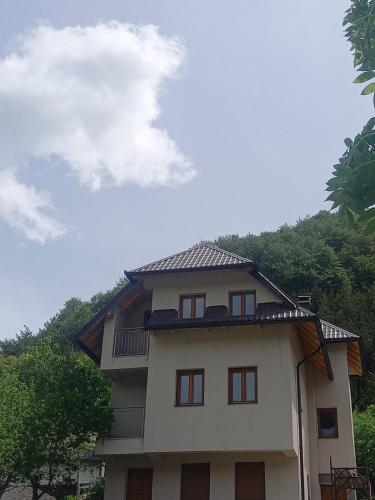 Viesnīcas āriene, Apartmani Jelenača (Apartmani Jelenaca) in Lukomir