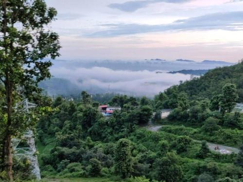 B&B Kāta Patthar - Private Cottage in Dehradun Hills with kitchen, perfect for treks and picnics in forest - Bed and Breakfast Kāta Patthar