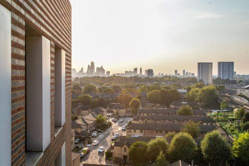 Lovely, Spacious - Penthouse in East London