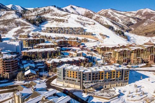 Walk to Gondola: 'Love at Frost Sight' Ski Condo – khách sạn tại Snyderville