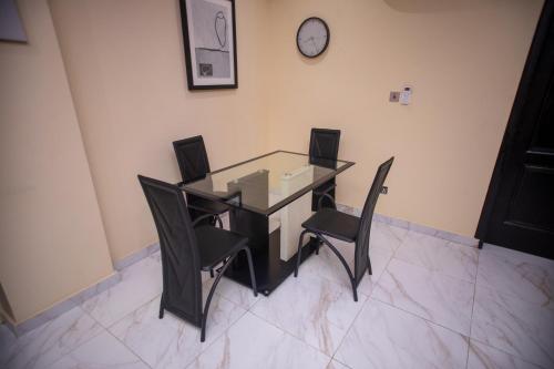 2 Bed Apartment - Parking Wifi Aircon, Akra (zdjęcie 8)