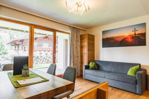 Haus Sabrina - Ferienwohnungen – khách sạn tại Hinterglemm