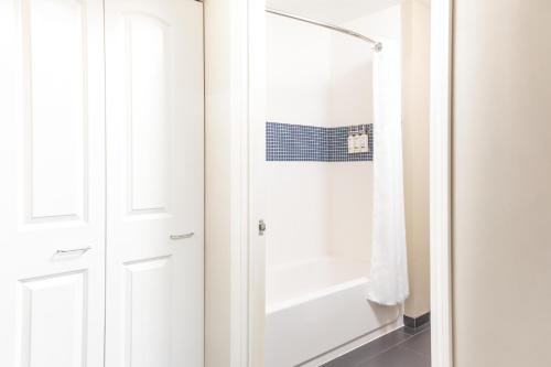 2 bedrooms, 4 beds