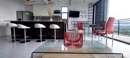 Penthouse con terraza y hermosa vista. Jacuzzi privado.