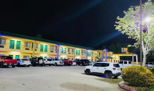. Scottish Inn & Suites