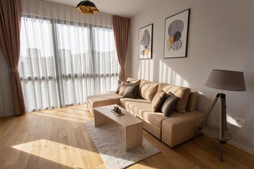 Lina - Pg, Riverside Apartment