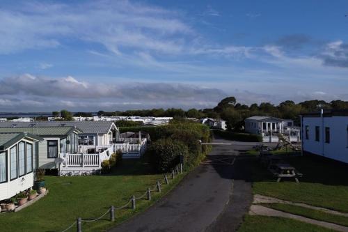 2 bedroom static caravan on quiet park near Caernarfon & Snowdonia