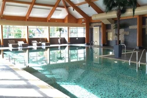 Swimming pool, Delightful luxury 2-bedroom holiday home in nature in Otterlo