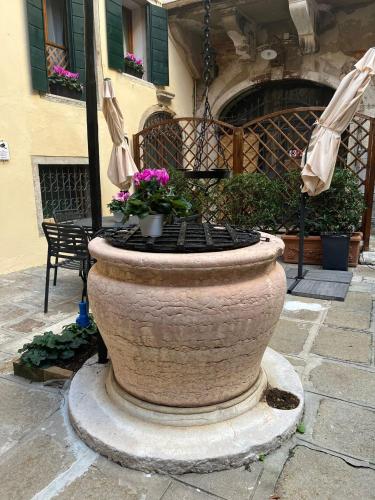 Corte del Doge di Rialto, Venice (photo 3)