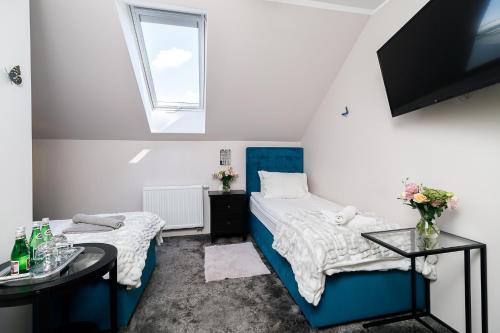 2 twin beds