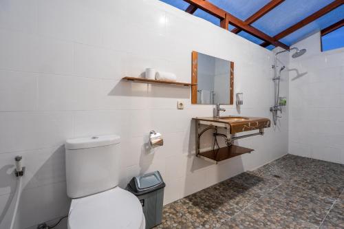 Deluxe Double Room with Balcony and Sea View image 4