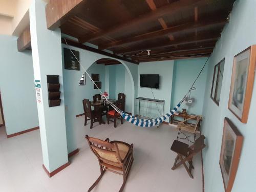 Koplietošanas atpūtas telpa ar TV, HOSTAL HELICONIAS in Páramo