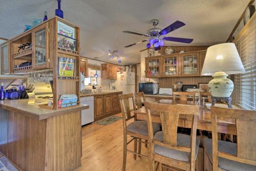 Quaint Chincoteague Island Hideaway with 2 Porches! - image 11