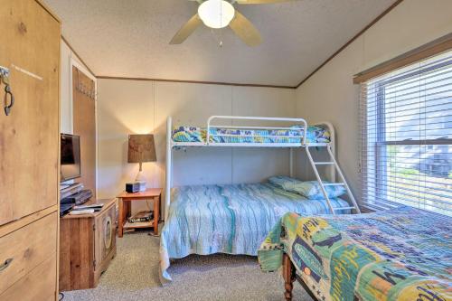 Quaint Chincoteague Island Hideaway with 2 Porches! - image 6