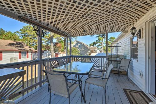 Quaint Chincoteague Island Hideaway with 2 Porches! - image 12