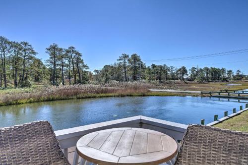 Quaint Chincoteague Island Hideaway with 2 Porches! - image 8