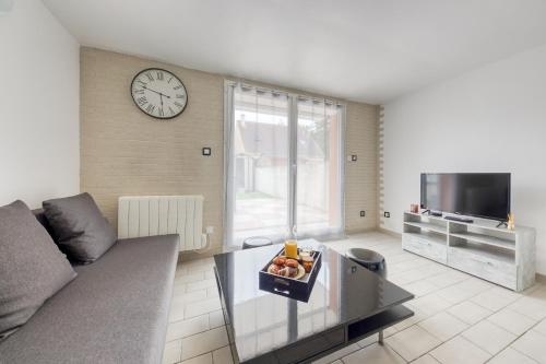 appartement tout équipé avec terrasse et parking privé