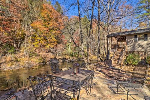 Creekside Retreat with Deck, 18 Miles to Wolf Ridge in Weaverville, USA