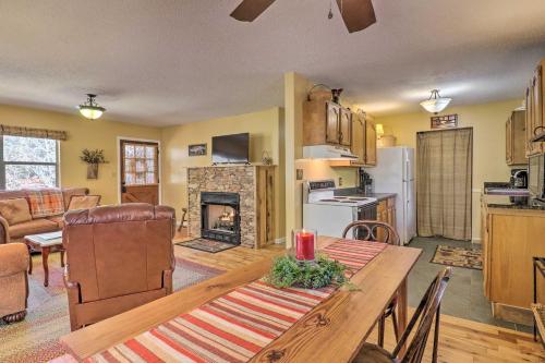 Creekside Retreat w/ Deck, 18 Miles to Wolf Ridge in Μαριον(Βόρεια Καρολίνα)