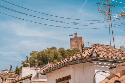 - Apartamento junto la Alhambra y Albaicín - QH EME Suites, Granada