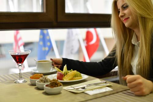 Arus Hotel - image 2