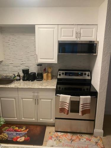 cheerful 1-bedroom 1bath at Fort Lauderdale FL