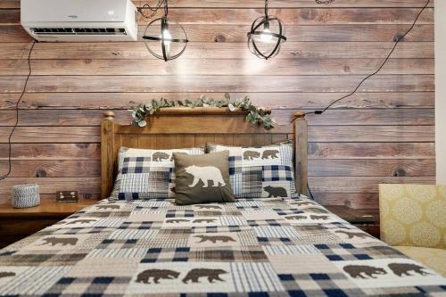 Pines Lake Chalet in Locust Lakes Village, USA