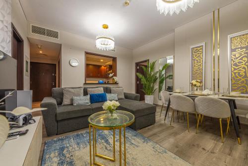 Luxury 2BR Burj Khalifa Fountain View with Pool, Gym, and Near Dubai Mall, Dubaï (photo 4)