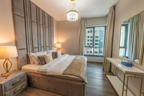 Luxury 2BR Burj Khalifa Fountain View with Pool, Gym, and Near Dubai Mall, Dubaï (photo 6)