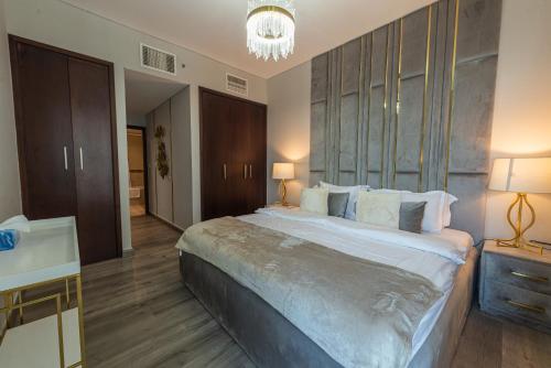 Luxury 2BR Burj Khalifa Fountain View with Pool, Gym, and Near Dubai Mall, Dubaï (photo 7)
