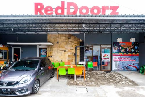 RedDoorz Hostel near Lawang Sewu Semarang