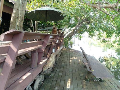 Balcony/terrace, BaanSuanLeelawadee Resort Amphawa in Bang Khae