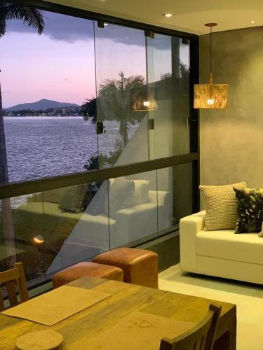 Loft maravilhoso, com vista sensacional do mar