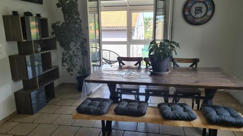Maison familiale avec jardin clos et barbecue gîte à louer Taulhac-près-le-Puy