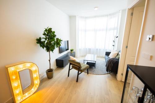  Dearly 1 Bedroom Serviced Apartment 56m2 -NB306D-, Unterkunft in Rotterdam