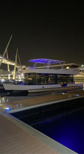 House boat The Deep