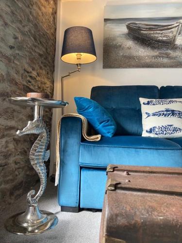 LOOE - Super Stylish and the only TWO PRIVATE APARTMENTS in this 17th CENTURY COTTAGE - One APARTMEN