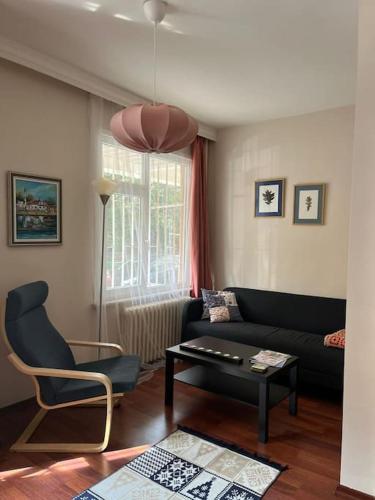 Spacious apartment in central Mecidiyekoy/Ortaklar