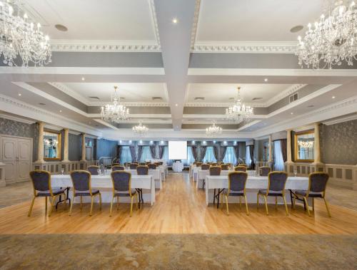 Ardboyne Hotel - main image