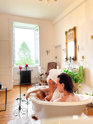 chateau isigny, le plus petit et le plus secret des châteaux de charme chambre d'hôte Le Mesnil-Boeufs