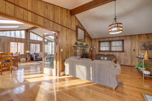 Bear Haven Cabin - Lake, AC, Pool with Game Room! in Gouldsboro, USA