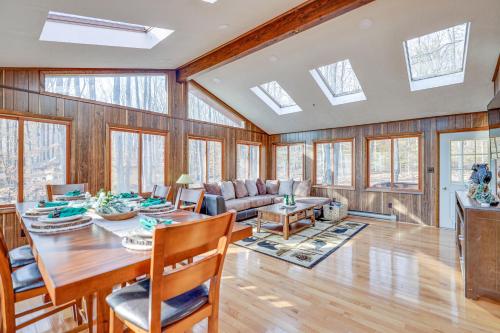 Bear Haven Cabin - Lake, AC, Pool with Game Room! in Gouldsboro, USA