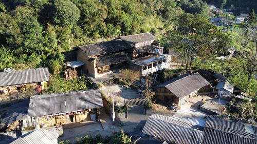 Nhà Cổ Lao Xa Homestay Hmong
