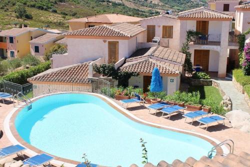 Residence con piscina a Tanaunella a 1500 m dal mare