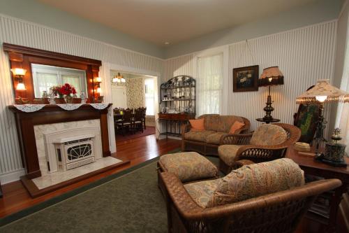 Case Ranch Inn Bed and Breakfast