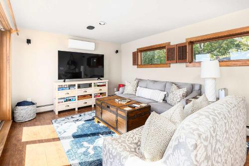 East Greenwich Waterfront Home-Walk to Town Shops - image 18