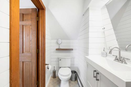 East Greenwich Waterfront Home-Walk to Town Shops - image 38