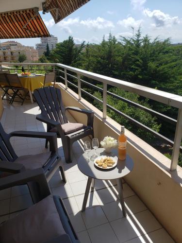 Balcony/terrace, Frejus plage T2, piscine, parking, plages a 200m in Frejus Plage