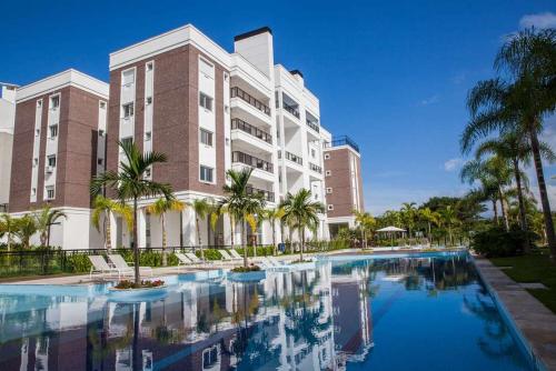 Cobertura Beira Mar com Piscinas, Academia, Quadra de Tênis e 4 vagas de garagem