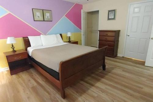 Ranch Style Spacious 3 Bedrooms w/ Jacuzzi tub - image 12